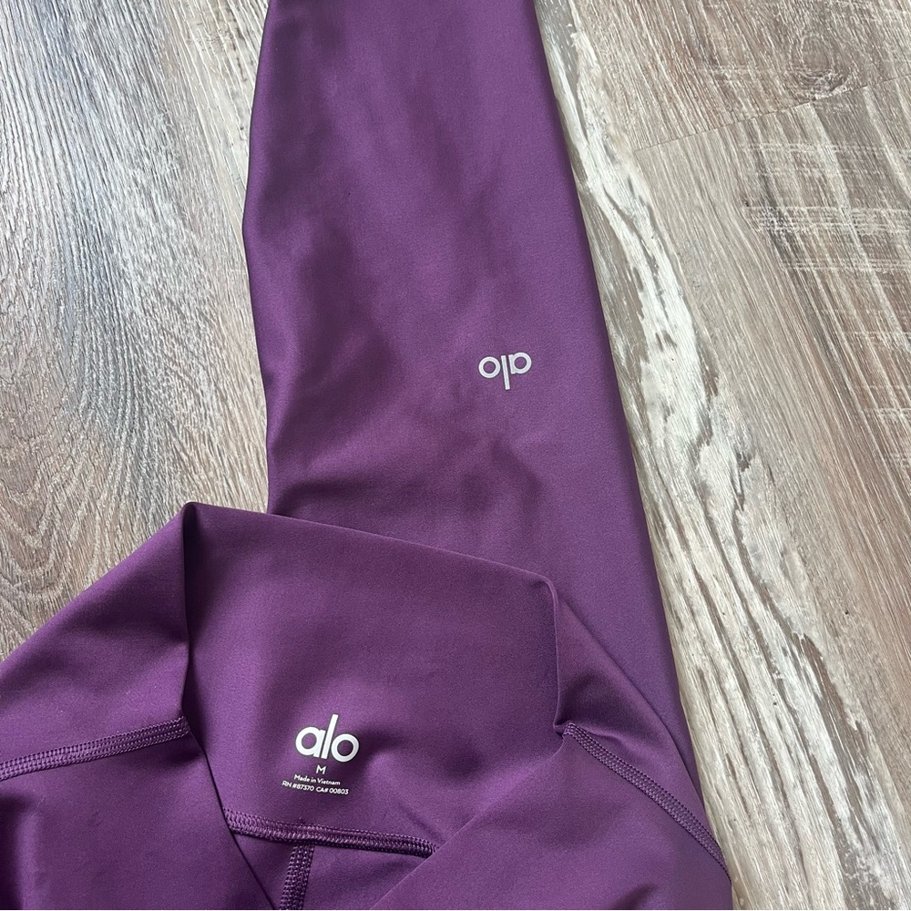 Alo Yoga 7/8 High-Waist Airbrush Legging 
Purple Dark Plum Color
Size Medium - Picture 4 of 4